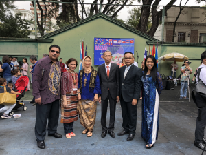 Embajadores de Malasia, Filipinas, Indonesia, Vietnam, Tailandia y Lien Pham en Bazaar ASEAN año 2018- en embajada de Tailandia Embajadores de Malasia, Filipinas, Indonesia, Vietnam, Tailandia y Lien Pham en Bazaar Asean año 2018- en embajada de Tailandia